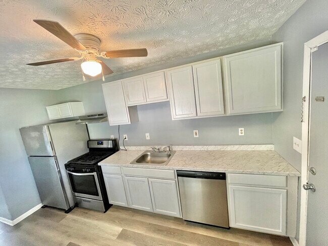 Building Photo - 1382 Southfield Dr S