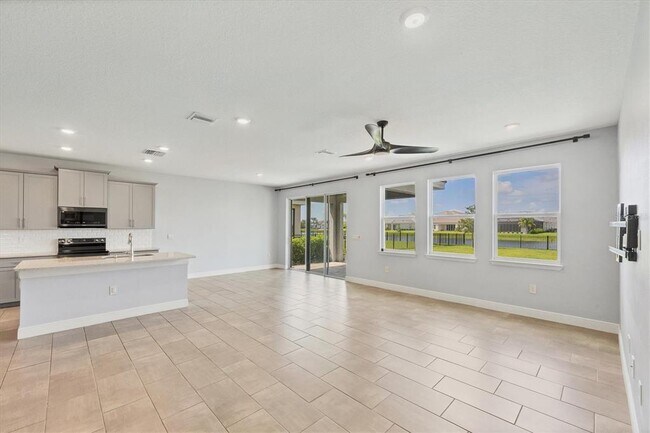 Building Photo - 17828 Gulf Rnch Pl