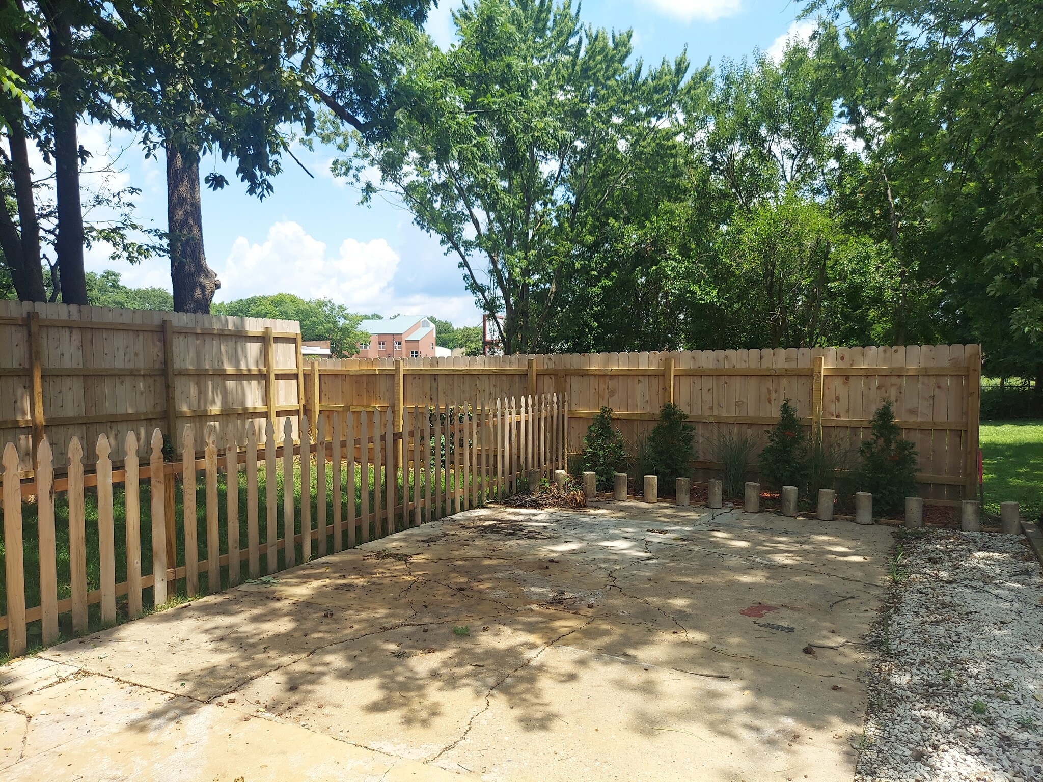 Building Photo - 806 N State St