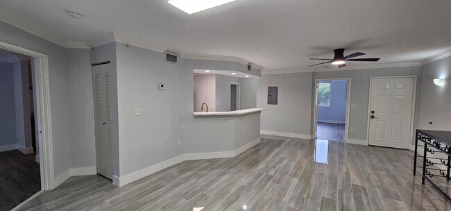 Building Photo - 400 Scotia Dr