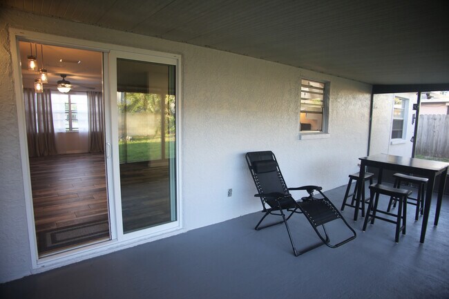 Building Photo - 1503 Spring Dr