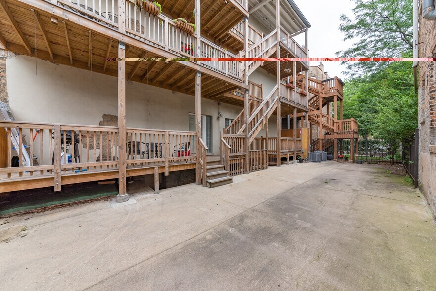 Building Photo - 2207 W Race Ave