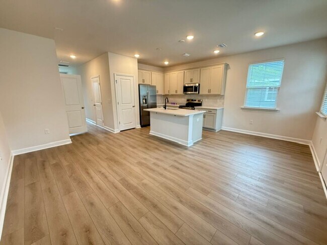 Building Photo - 467 Martins Creek Blvd