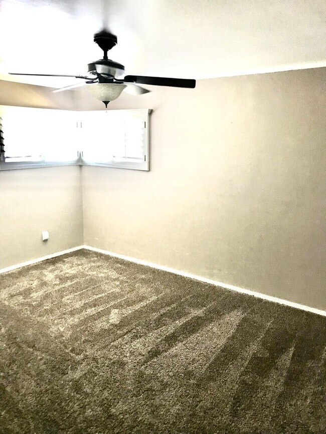 Building Photo - 7811 Cielo Vista Dr