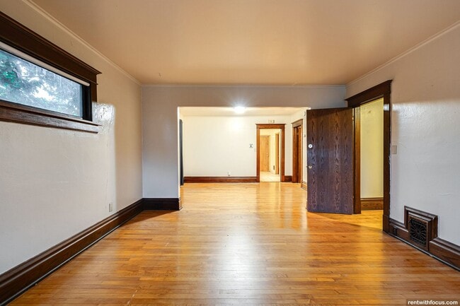 Building Photo - 111 W Parkway Ave