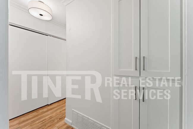 Building Photo - 6000 Coyle Ave