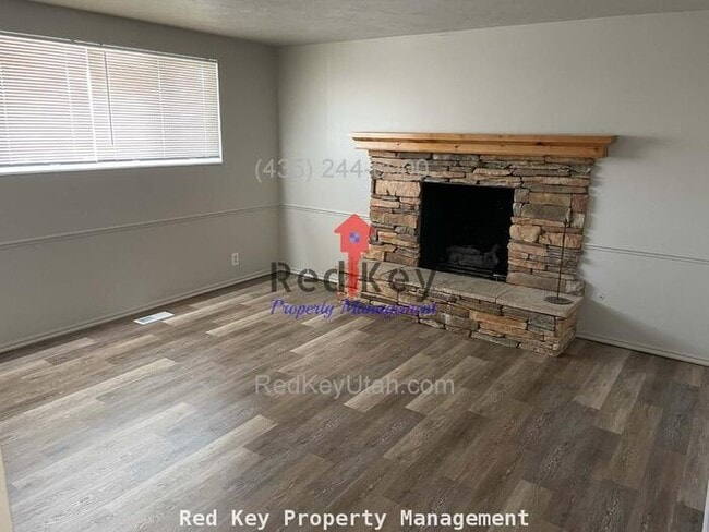 Building Photo - Upland Dr. Upper Unit Duplex.