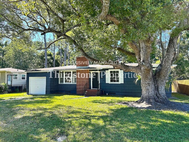 Primary Photo - 1216 Hamilton St