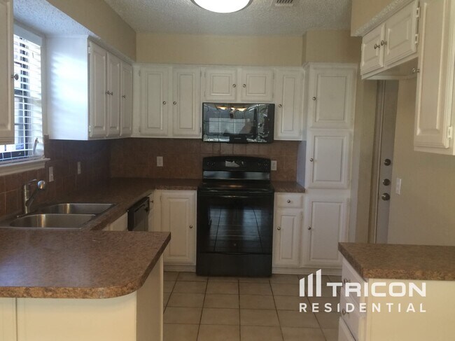 Building Photo - 708 Leedsfield Ct