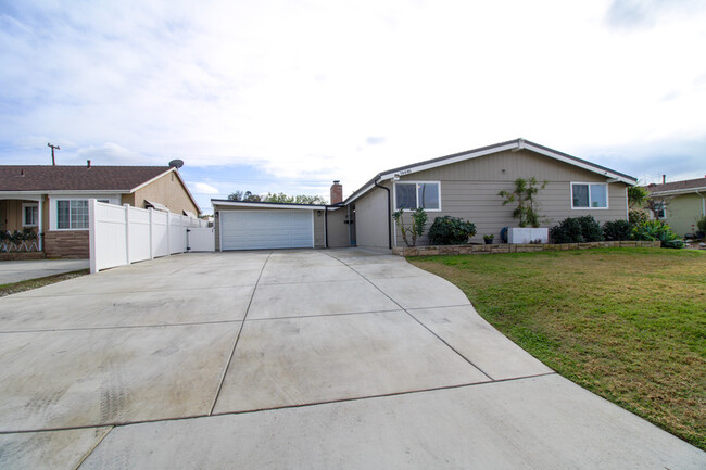 Building Photo - 14446 San Dieguito Dr