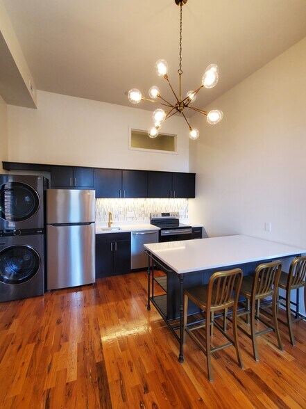 LG Washer & Dryer - 128 E High St