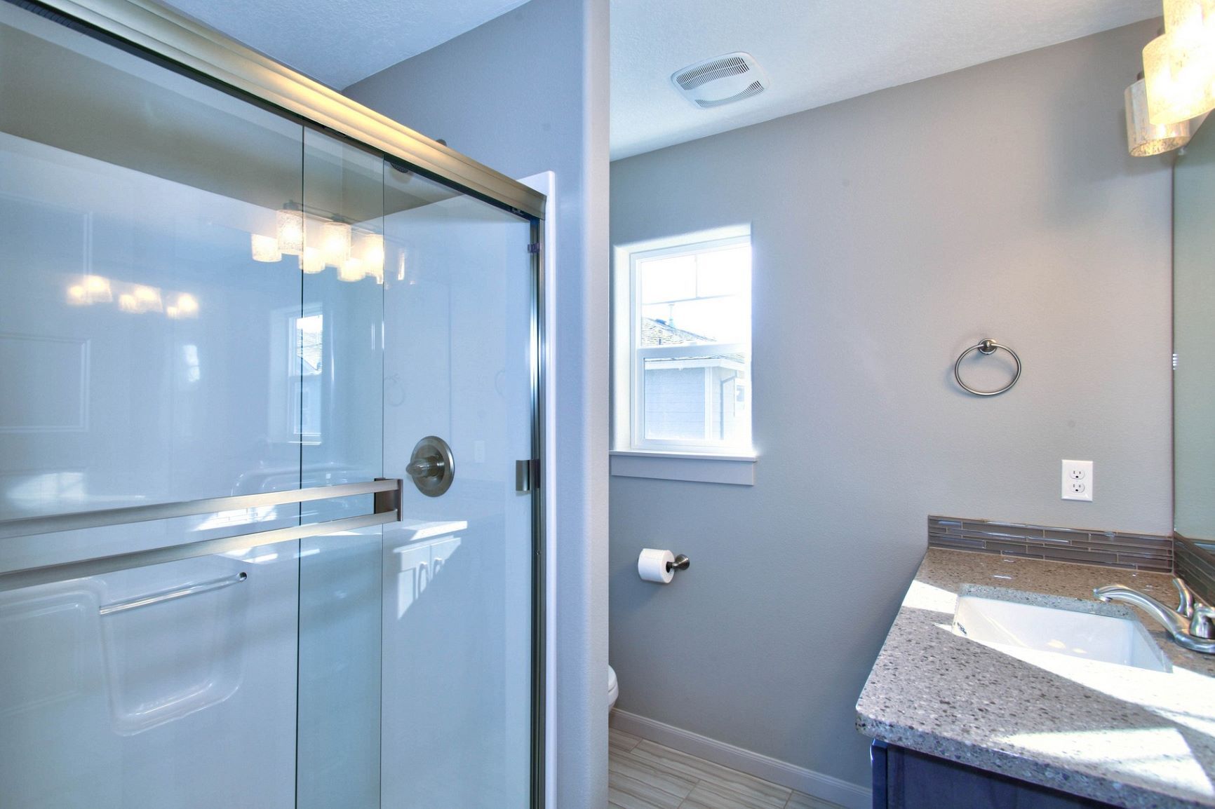 1st Master Suite Bathroom - 9424 N Macrum Ave