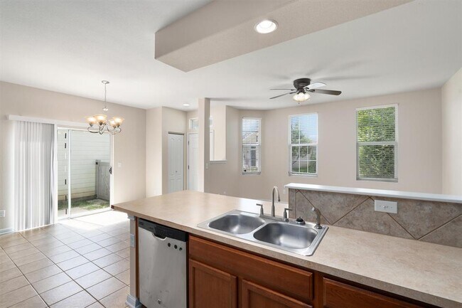 Building Photo - 1606 Sanders