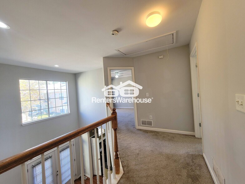 Building Photo - 52 Glenn St SE