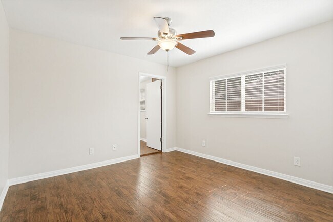 Building Photo - 5-BEDROOM HOME IN WILSHIRE TERRACE