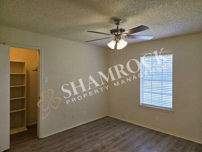 Building Photo - 2/2 Duplex near Hwy 77!