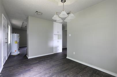 Building Photo - 811 Clyde St