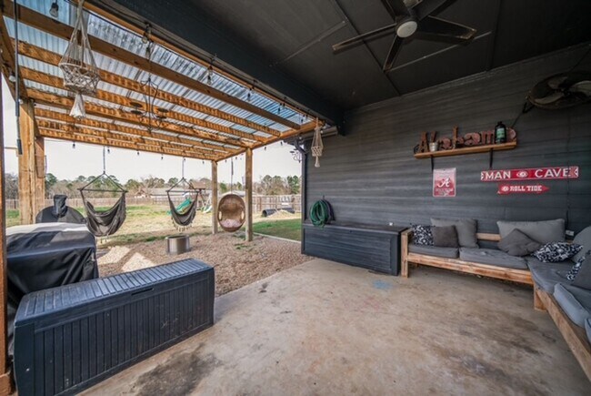 Building Photo - STUNNING modern farmhouse built in 2022 on 1 acre just outside the city limits of Tyler!