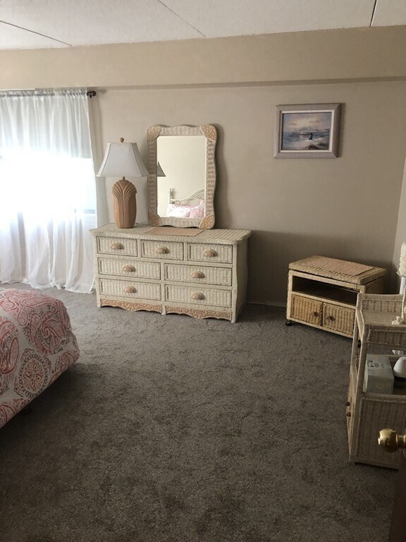 Building Photo - 685 Oak St