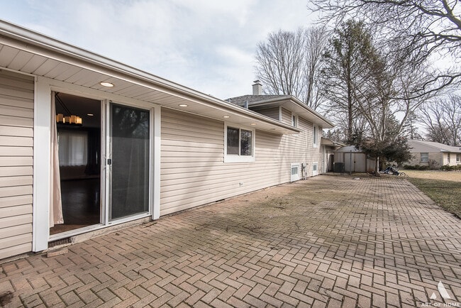 Building Photo - 106 Sharon Dr