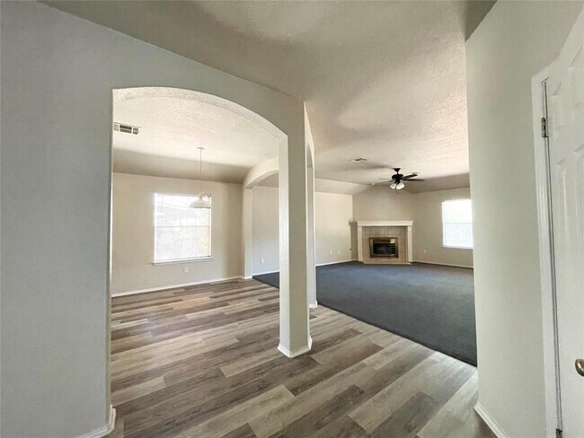 Building Photo - 1506 Amarylis Dr