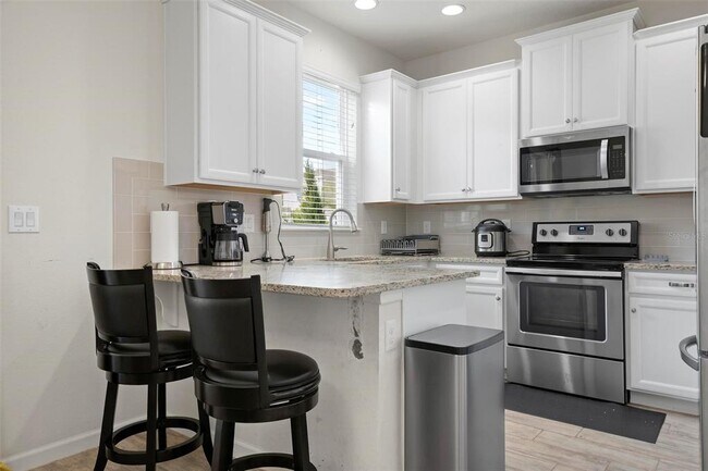 Building Photo - 5004 Skyview Ln