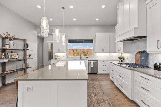 Building Photo - Beautiful 4 Bedroom Home!