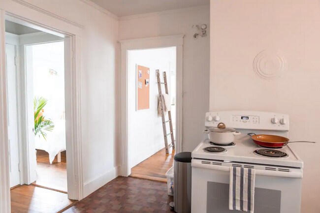 Building Photo - 94 Mellen St
