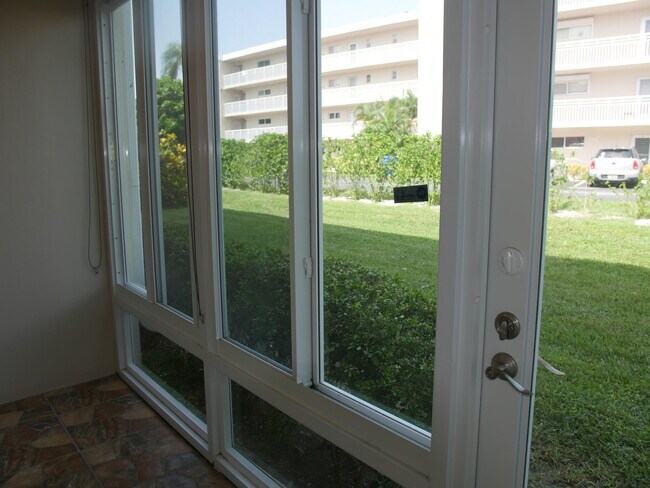 Building Photo - 2769 Garden Dr S