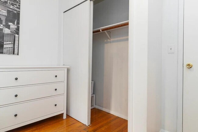 Building Photo - 1213 Park Ave