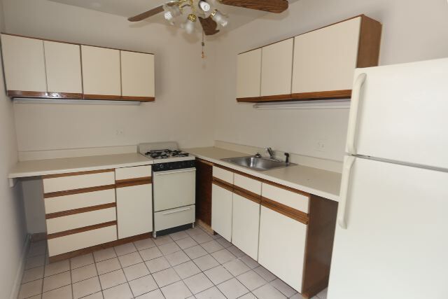 Building Photo - 824 W Cornelia Ave