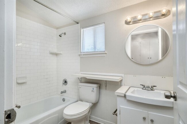 Building Photo - 2711 St Edwards Cir