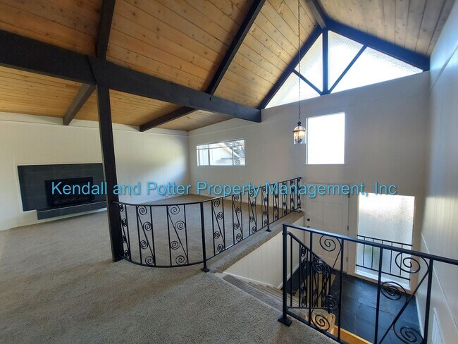 Building Photo - Spacious 4 Bedroom House In Beautiful Aptos!