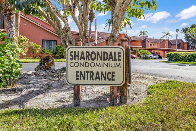 Building Photo - ** PALM RIVER ** 2 BED / 2 BATH - CONDO - NORTH NAPLES - TURNKEY - ANNUAL OR SHORT TERM RENTAL