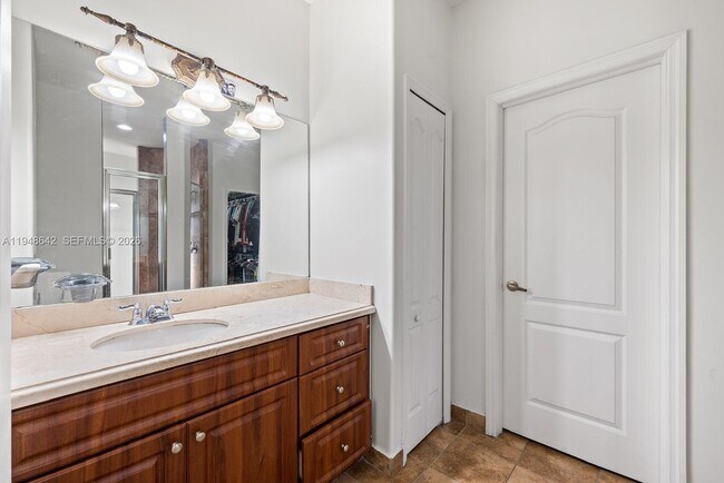 Building Photo - 1360 SW 142nd Ave