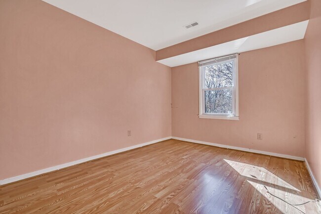 Building Photo - 216 Keats Ct
