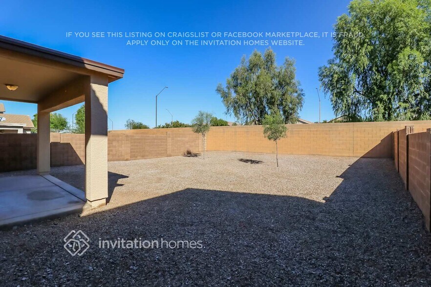 Building Photo - 1421 S 123rd Dr