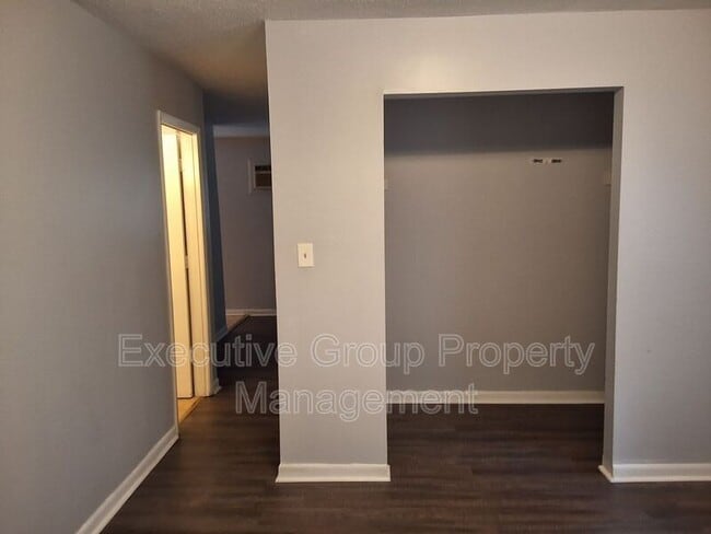 Building Photo - 1140 Evelyn Dr