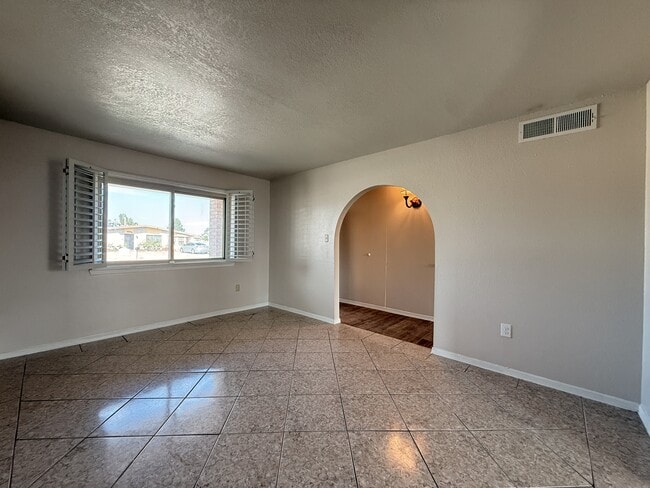Building Photo - 9321 Sorbonne Dr