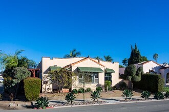 Building Photo - Charming Spanish in Kensington