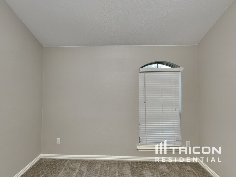 Building Photo - 205 Old Spanish Trail