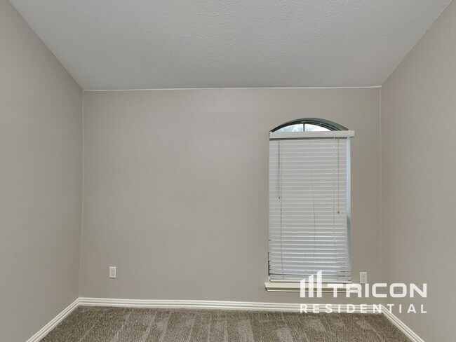 Building Photo - 205 Old Spanish Trail