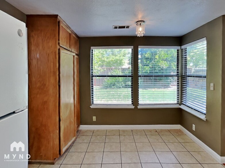 Building Photo - 4721 Shannondale Dr