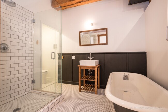 Building Photo - 711 S Dearborn St