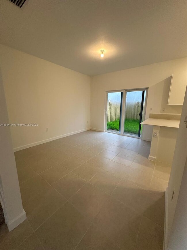 Building Photo - 2546 SE 27th Dr