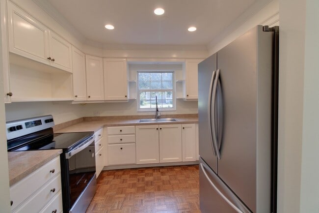 Building Photo - 1667 Mizell Ave