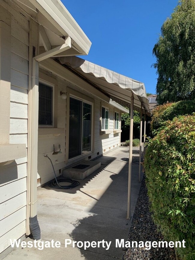 Building Photo - 1160 Birch Dr