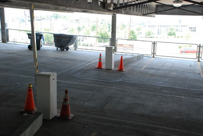 Building Photo - Center Court