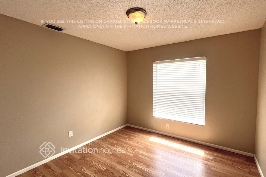 Building Photo - 15616 Hidden Lake Cir