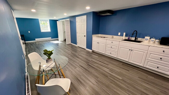 Building Photo - 58 Dartmouth Dr